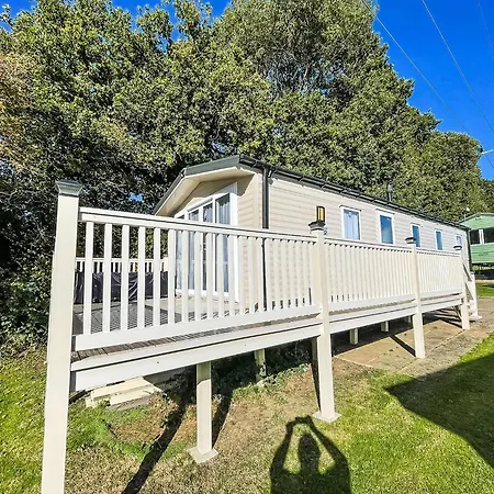 Beautiful 8 Berth Caravan At Valley Farm Holiday Park, Essex Ref 46362V Great Clacton Exterior foto