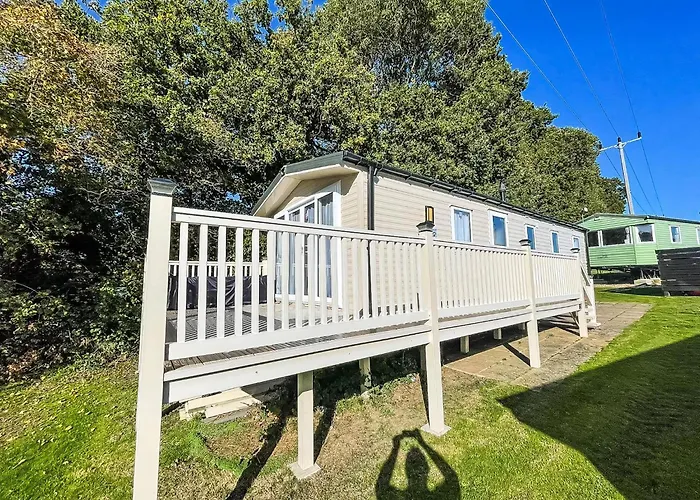Beautiful 8 Berth Caravan At Valley Farm Holiday Park, Essex Ref 46362V