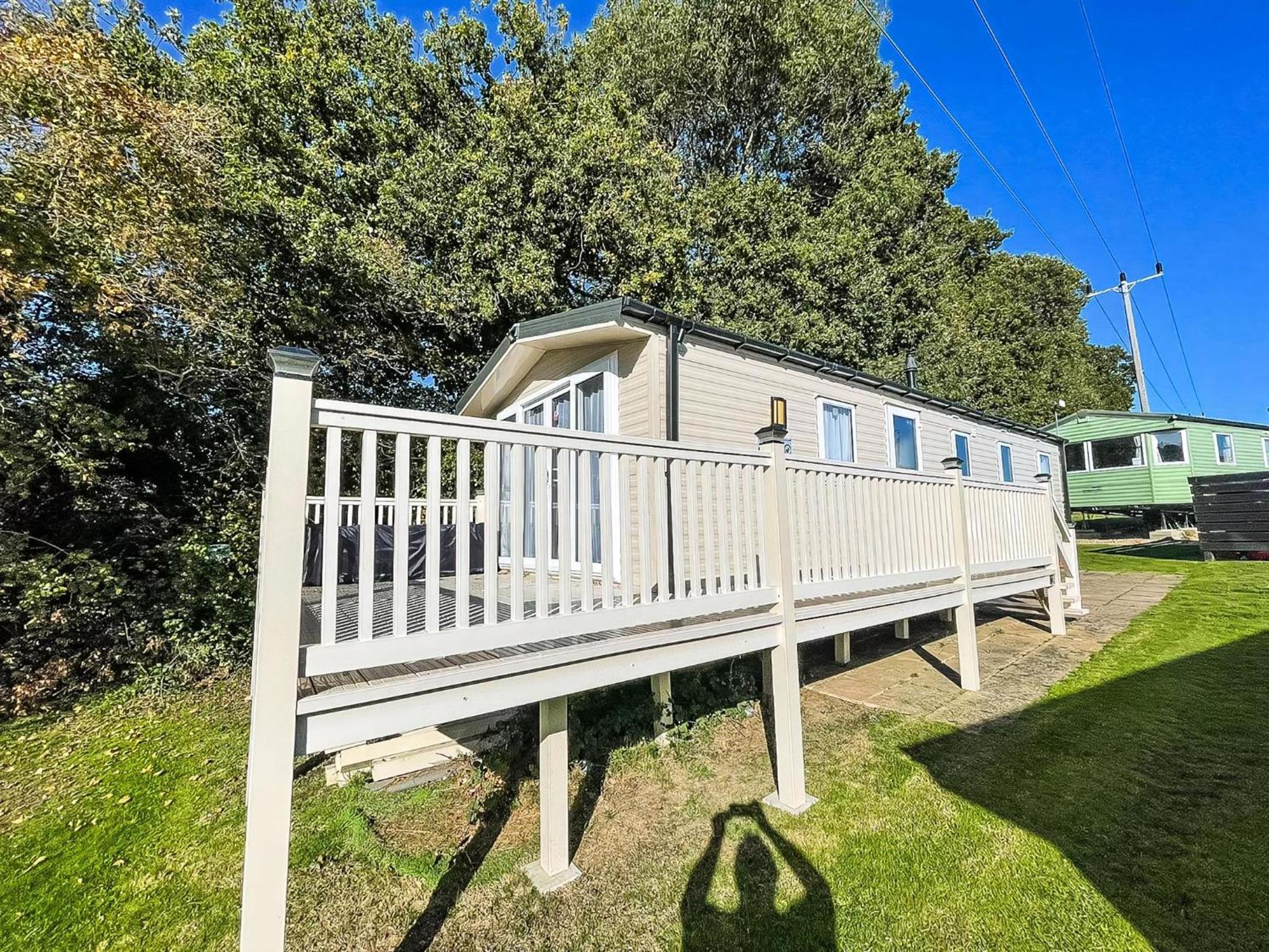 Beautiful 8 Berth Caravan At Valley Farm Park, Essex Ref 46362v Campsite *