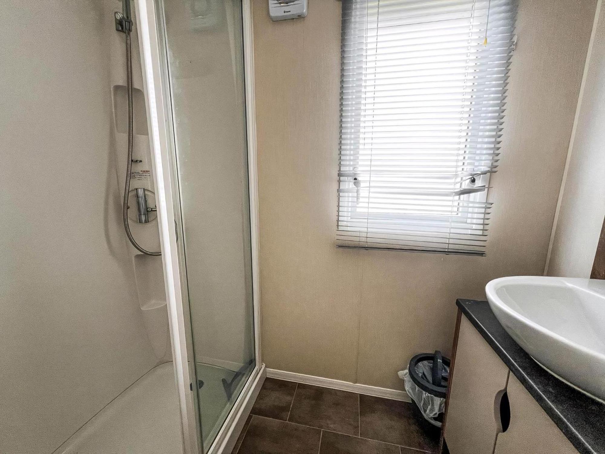 Beautiful 8 Berth Caravan At Valley Farm Park, Essex Ref 46362v * Great Clacton